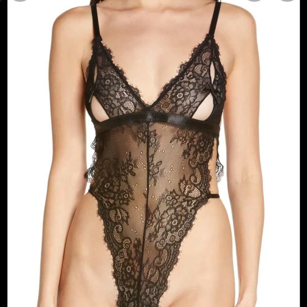 oh la la cheri lace teddy with decorative appliques